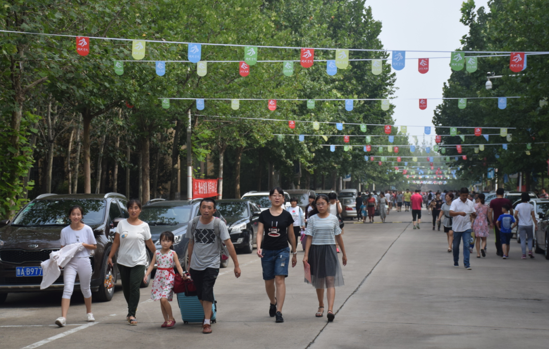 我公司现代学院分店-悯农餐厅喜迎2017级新同学
