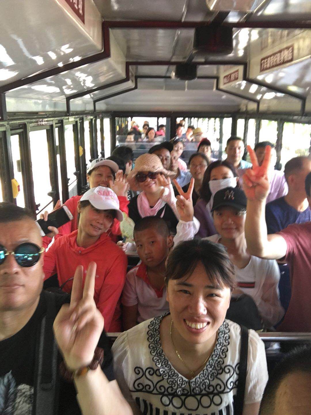 我公司组织员工湖南亲子游，放松心情，增强公司凝聚力